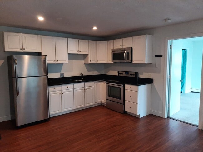 7 Autumn Leaf Dr in Nashua, NH - Building Photo - Building Photo