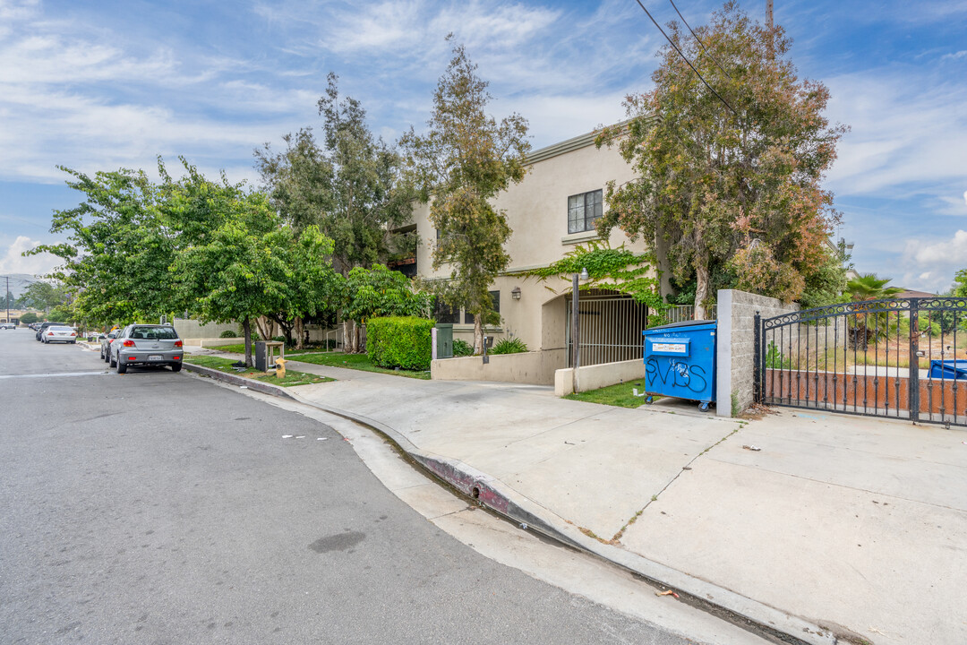 10894 Olinda St in Sun Valley, CA - Building Photo