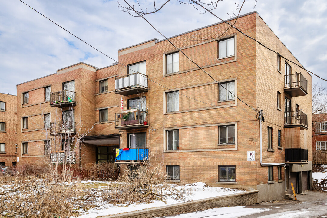 4850 Édouard-Montpetit Boul in Montréal, QC - Building Photo