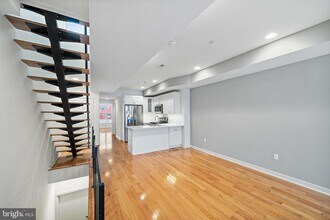 1437 Brown St-Unit -3 in Philadelphia, PA - Building Photo - Building Photo