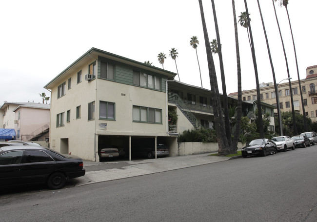 5950 Franklin Ave in Los Angeles, CA - Foto de edificio - Building Photo