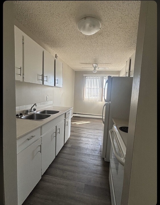 10225-10156 156 St NW in Edmonton, AB - Building Photo