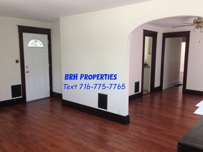 100 Somerton Ave in Kenmore, NY - Foto de edificio - Building Photo