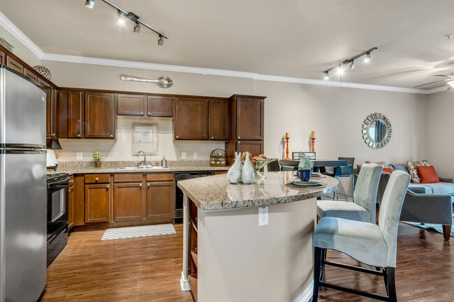 Portofino at Las Colinas in Farmers Branch, TX - Building Photo - Building Photo