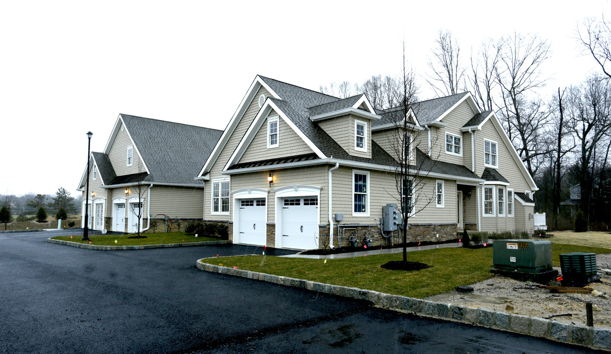 Boulder at Eagle Oaks in Farmingdale, NJ - Building Photo