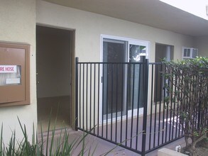 11628 Mayfield Ave in Los Angeles, CA - Foto de edificio - Building Photo