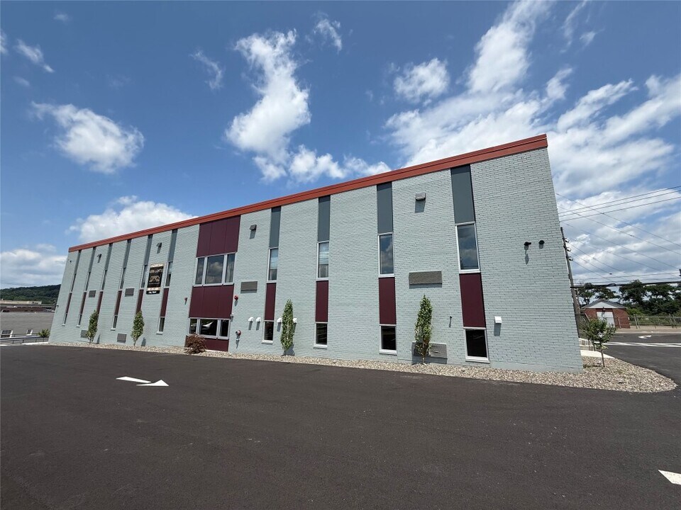 4505 Vestal Pkwy E in Vestal, NY - Building Photo