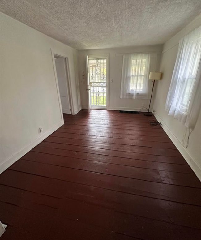 738 E York Ave in Flint, MI - Building Photo - Building Photo