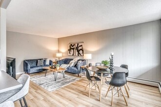Garneau Place in Edmonton, AB - Building Photo - Building Photo
