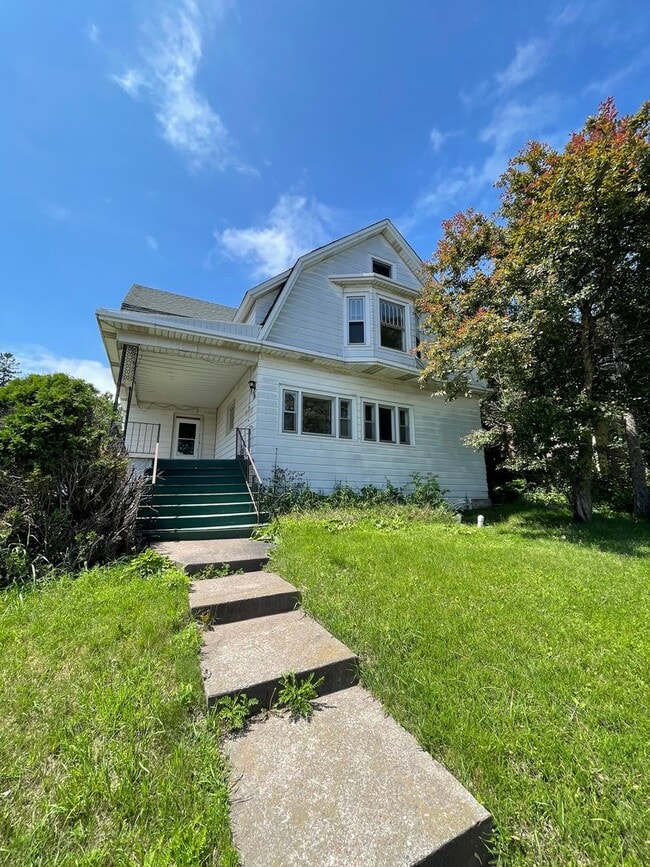 601 Woodland Ave