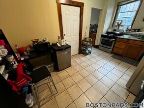 4.5 Centre St, Unit 1 in Boston, MA - Building Photo - Building Photo