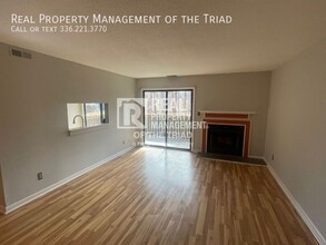 2937 Oaktop Cir in Greensboro, NC - Foto de edificio - Building Photo