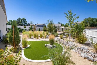 724 W Pleasant Oak Trl in Reno, NV - Building Photo - Building Photo