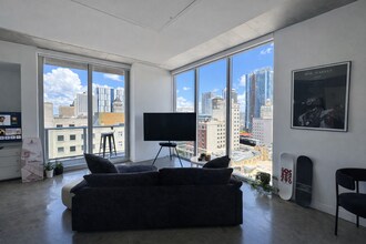 151 SE 1st St, Unit 1410 in Miami, FL - Foto de edificio - Building Photo