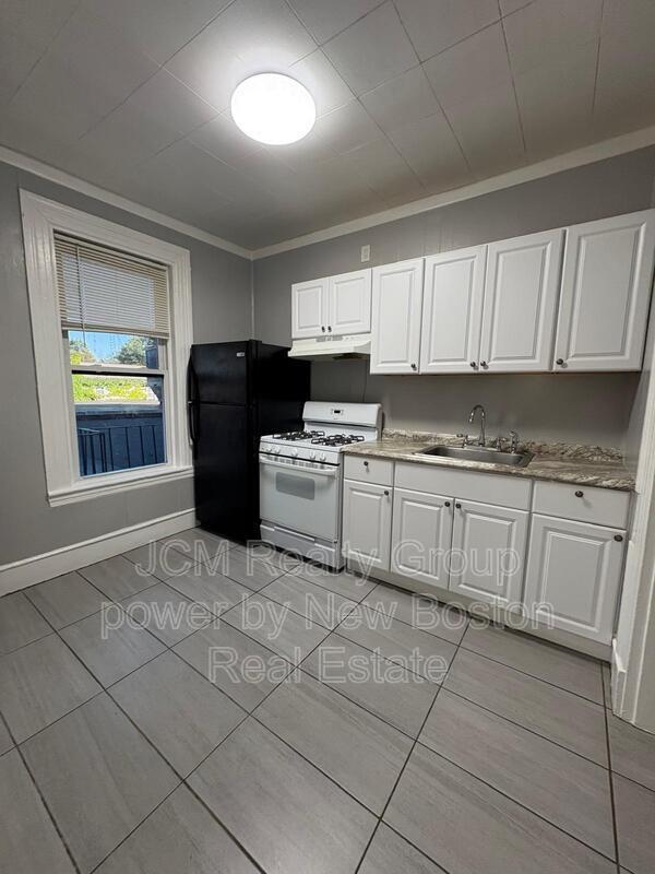 64 Hollis St in Framingham, MA - Building Photo - Building Photo