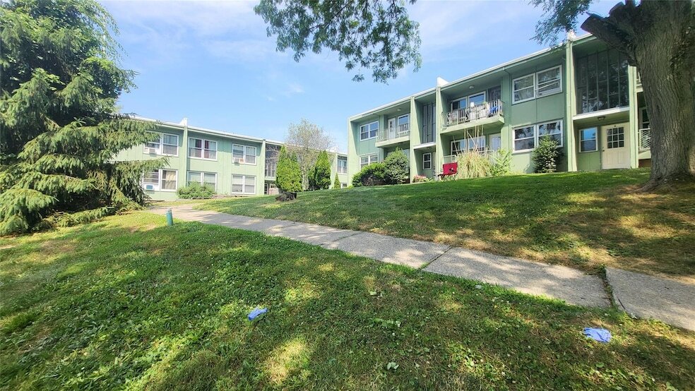 3726 Albany Post Rd, Unit A3 in Hyde Park, NY - Building Photo