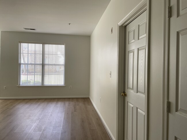 15615 Everglade Ln, Unit 01 in Bowie, MD - Foto de edificio - Building Photo