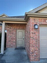 938 Kensington Dr in Centerton, AR - Foto de edificio - Building Photo