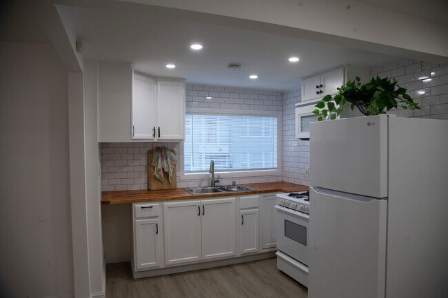 856 Alameda St in Altadena, CA - Building Photo - Building Photo