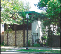 2321 N in Sacramento, CA - Building Photo - Building Photo