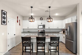 242 Pacific Dr in Casa Grande, AZ - Building Photo - Building Photo