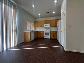 9469 Vast Valley Ave in Las Vegas, NV - Building Photo - Building Photo