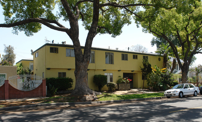 611 S Orange Ave in Santa Ana, CA - Foto de edificio - Building Photo