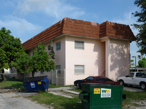 2970 SW 38th Ct in Miami, FL - Foto de edificio - Building Photo