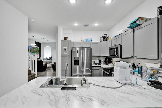 1325 NW 208th Terrace in Miami Gardens, FL - Building Photo - Building Photo