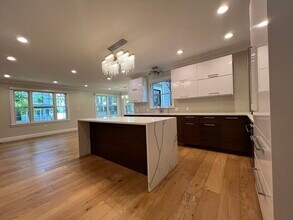 20 Winslow Rd, Unit 1 in Brookline, MA - Foto de edificio - Building Photo