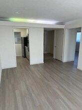 1405 Oak Grove Ave, Unit 307 in Burlingame, CA - Foto de edificio - Building Photo