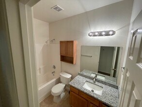 5149 Raymond Dr in Fort Worth, TX - Foto de edificio - Building Photo