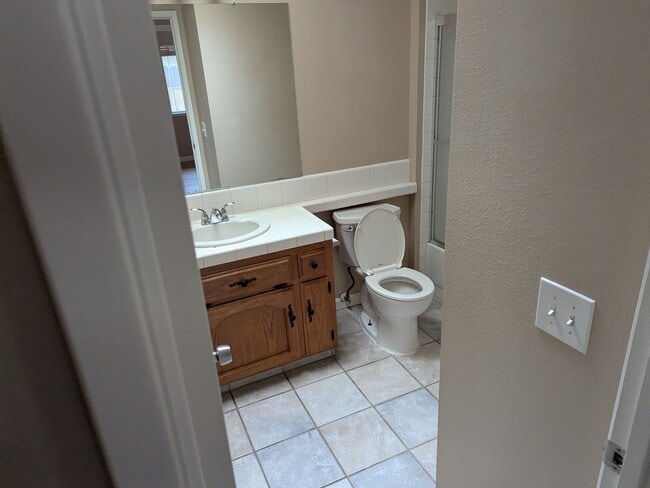 3513 El Hogar Ct in Bakersfield, CA - Building Photo - Building Photo