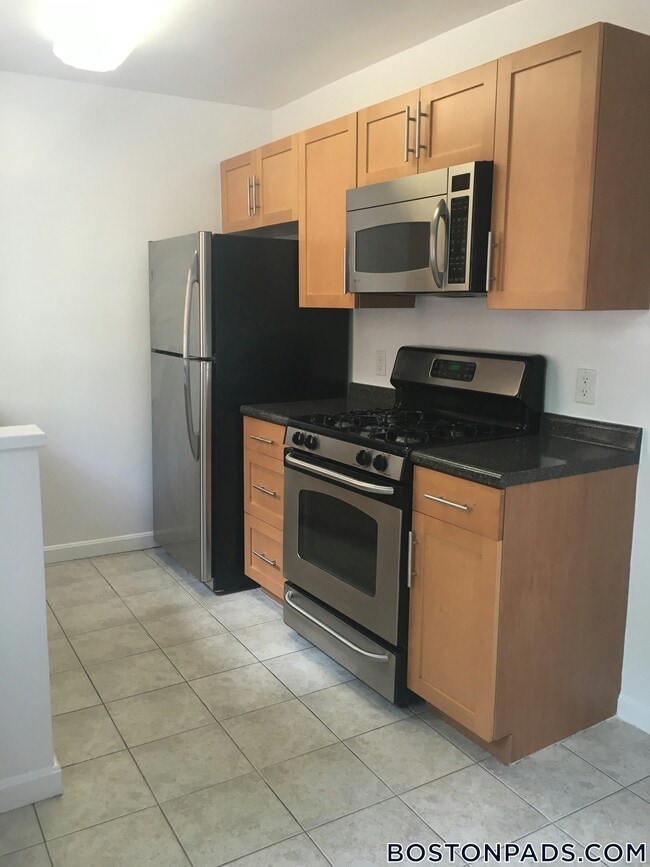 60 Brattle St, Unit 202 in Cambridge, MA - Building Photo - Building Photo