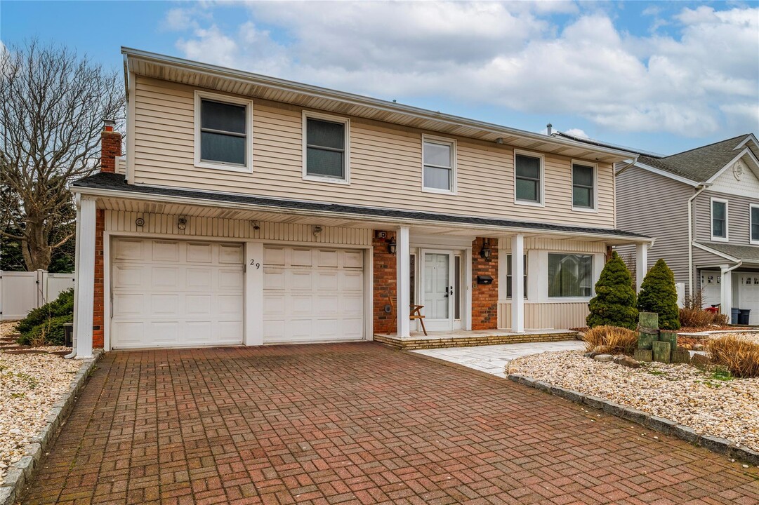 29 Donna Lane in Lido Beach, NY - Building Photo