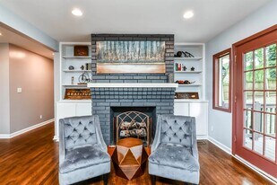 2480 Cascade Rd SW in Atlanta, GA - Building Photo