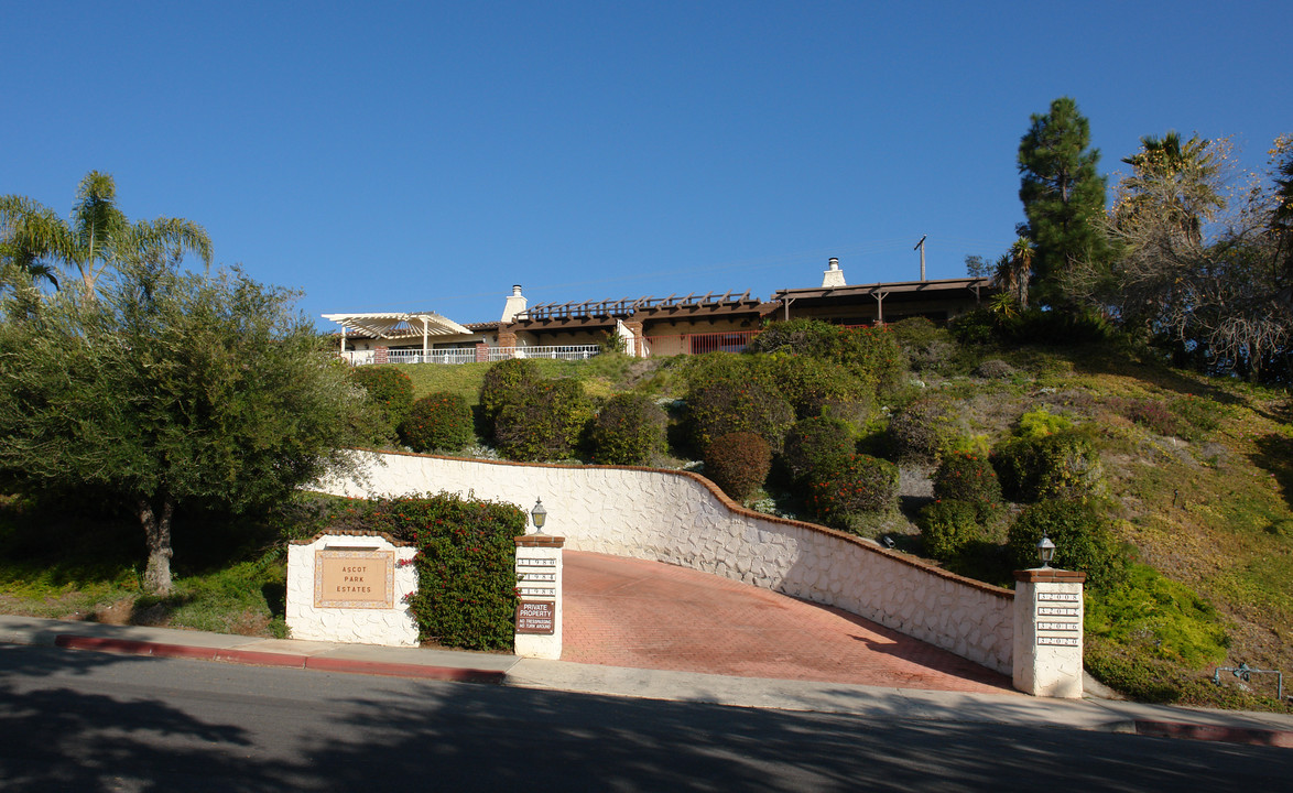 31980-32024 Del Cielo Este in Bonsall, CA - Foto de edificio