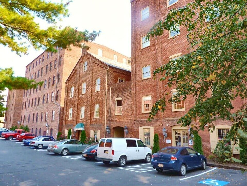 247 N Shippen St in Lancaster, PA - Building Photo