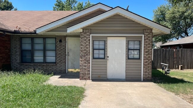 property at 14264 S Hickory St