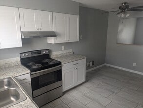 2155 S Apache Dr, Unit 3 in Apache Junction, AZ - Building Photo - Building Photo