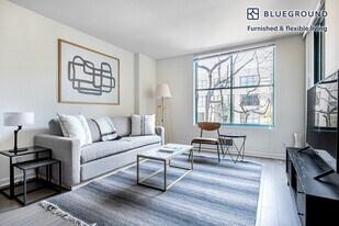 2 Townsend St in San Francisco, CA - Building Photo