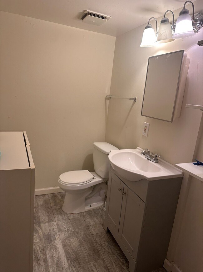 9620 Hillock Ct in Burke, VA - Foto de edificio - Building Photo