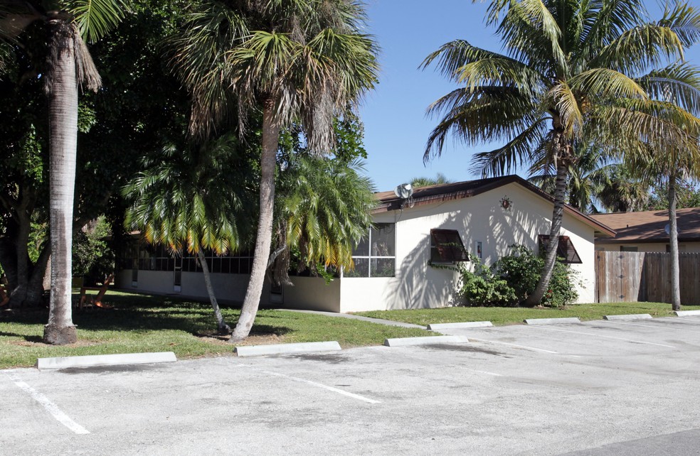 Harbor House Apartments in Palm Harbor, FL - Foto de edificio