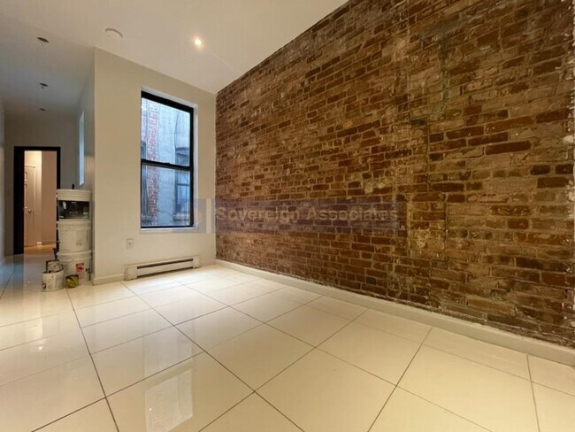 342 Manhattan Ave in New York, NY - Building Photo - Building Photo