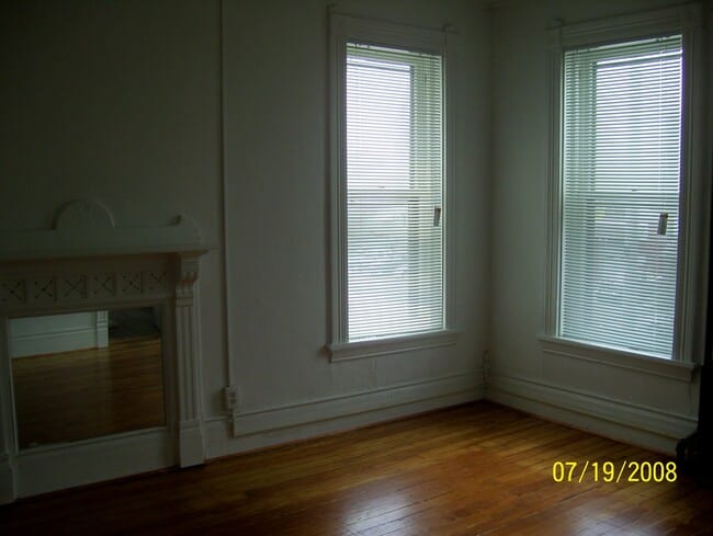 914 N Salina St, Unit Apt #1 in Syracuse, NY - Building Photo - Building Photo