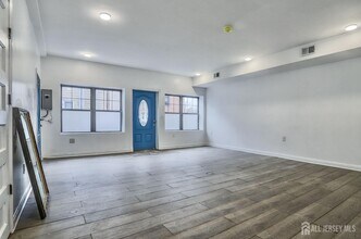 9017 Riverside Pl in North Bergen, NJ - Building Photo - Building Photo