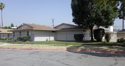 205-236 W Jackson St in Rialto, CA - Building Photo - Building Photo