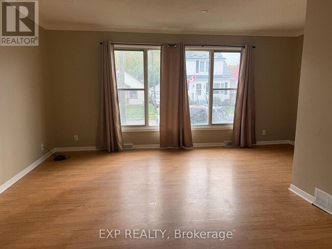 3 Moote St in St Catharines, ON - Building Photo - Building Photo