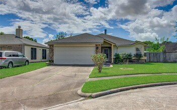 11323 Windmark Dr in Houston, TX - Building Photo - Building Photo