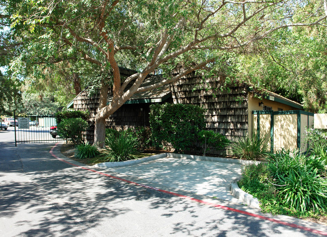 Ashmark Arms Apartments in Fresno, CA - Foto de edificio - Building Photo